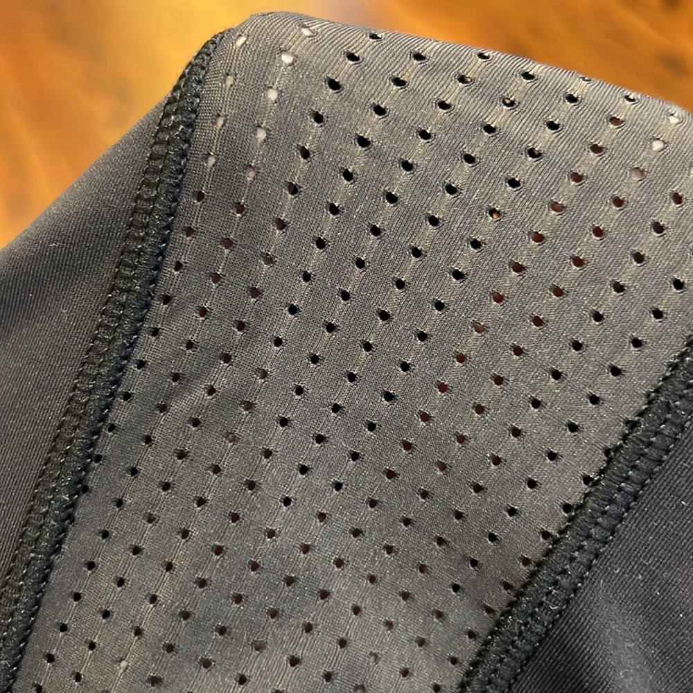 🍋Lululemon Perforated Mesh Crop! - Picture 10 of 14